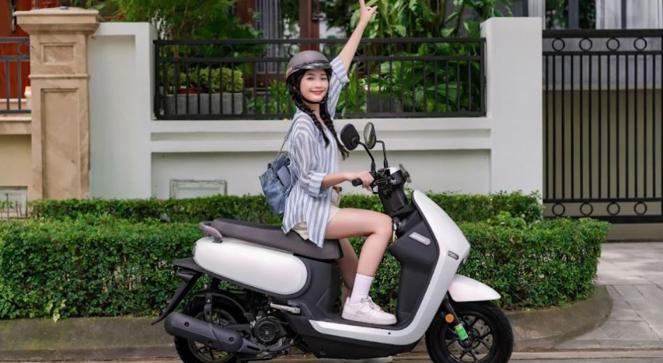 Vì sao nên mua xe máy tay ga 50cc cho học sinh nữ