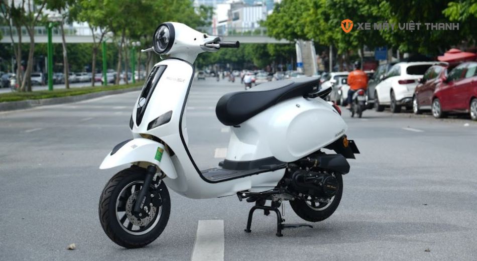 Mẫu xe 50cc Roma SX màu trắng