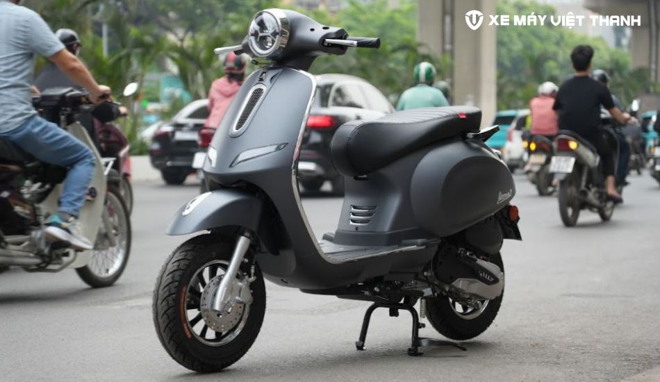 Thiết kế tổng thể xe Ally vegas 50cc màu đen - Xe Vespa 50cc có tốt không