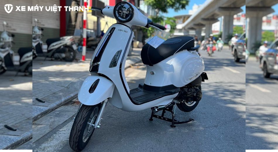 Mẫu xe máy Classic SE 50cc màu trắng tinh khôi