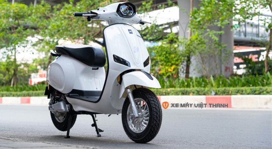 Mẫu xe DK Roma SX 50cc màu trắng