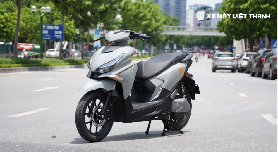 Mẫu xe máy điện thể thao hầm hố Yadea Velax