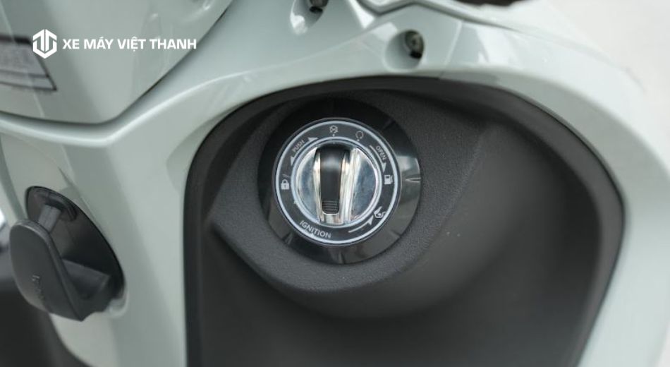 Thực hiện khởi động xe đúng cách