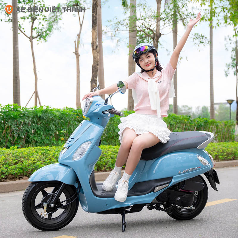 Bánh xe trước/sau của Kymco Like 50c FI có tiết diện lớn giúp ma sát đường tốt