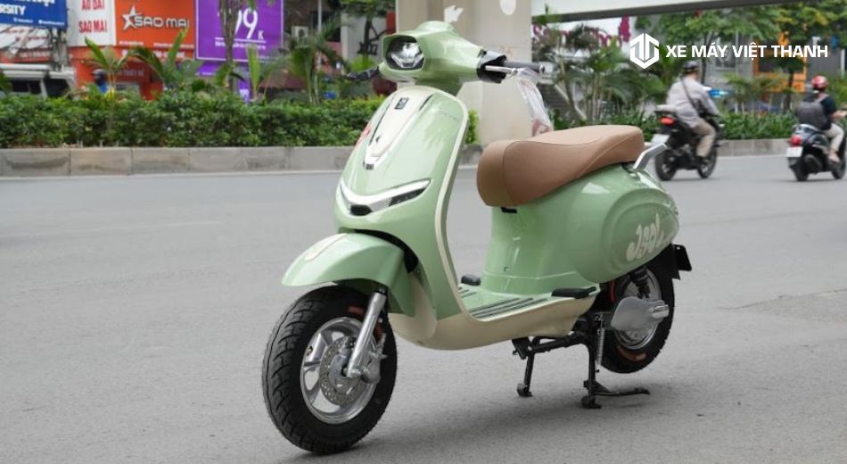 Mẫu xe máy điện Enigma màu kem bơ xinh