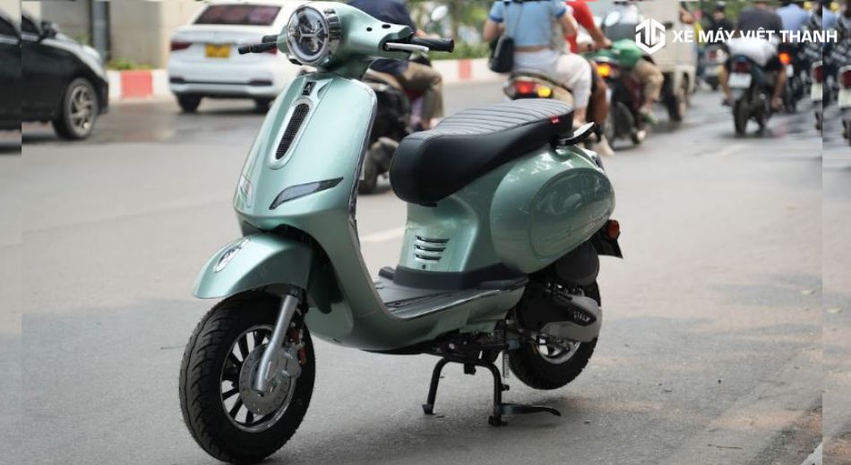 Mẫu xe 50cc màu xanh dáng Vespa