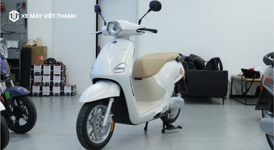 Mẫu xe máy điện yadea Osta màu trắng
