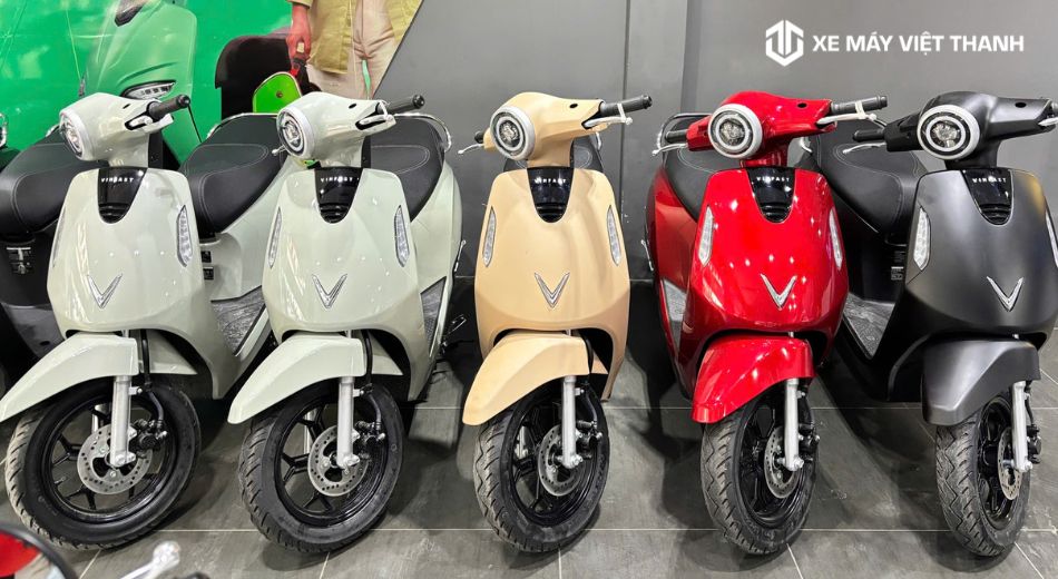 Mẫu xe máy Evo Grand đủ màu