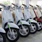 Nên Mua Xe Máy Điện Hay Xe 50cc? Loại Nào Tốt Hơn?