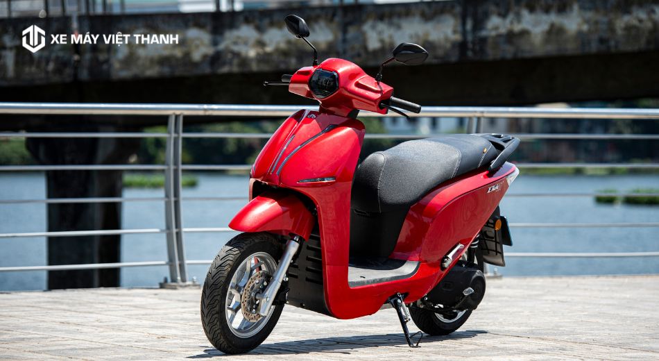 Mẫu xe máy điện Datbike Era E1 màu đỏ cá tính