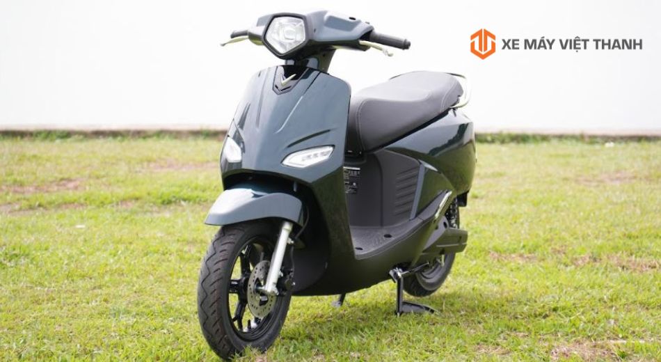 Mẫu xe máy điện Vero X màu đen cá tính