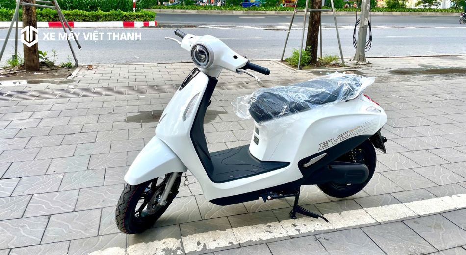 Mẫu xe máy điện VinFast Grand thanh lịch