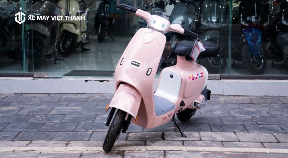 Mẫu xe máy điện WeeZee màu hồng
