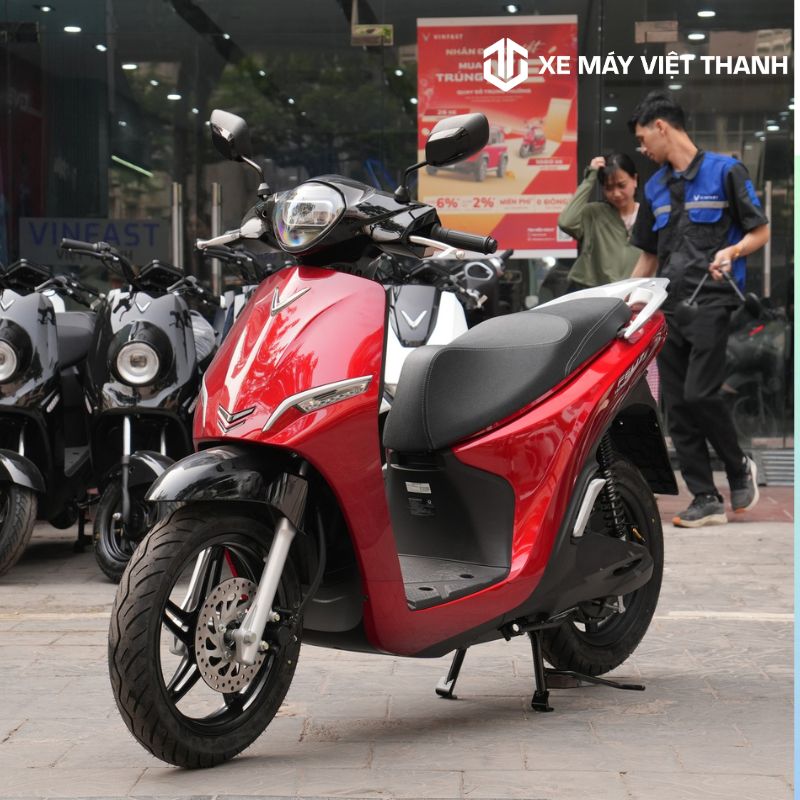 Diện mạo xe VinFast Feliz II màu đỏ đen