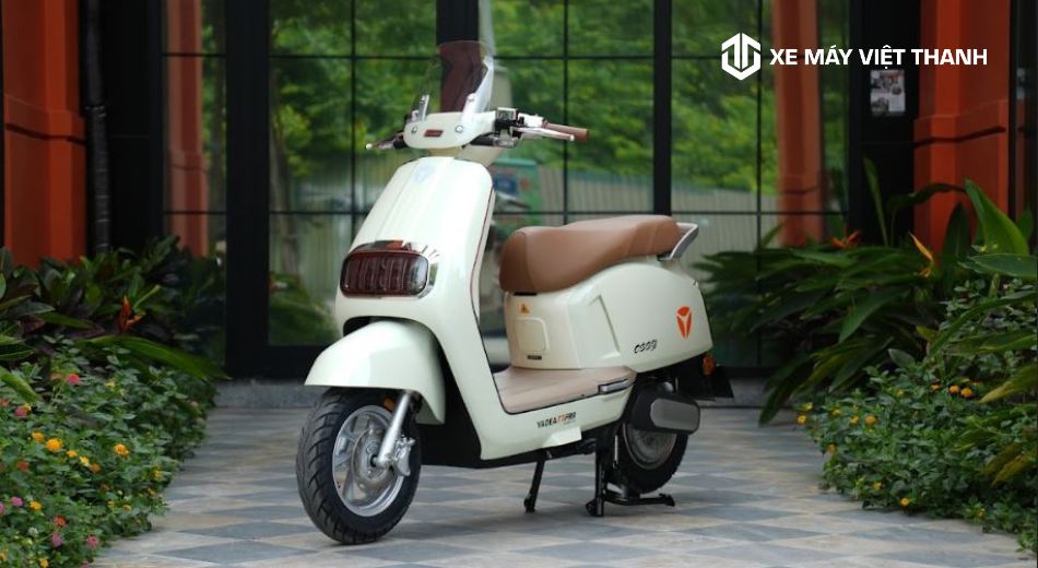 Mẫu xe máy điện Yadea Ossy màu xanh lá trúc