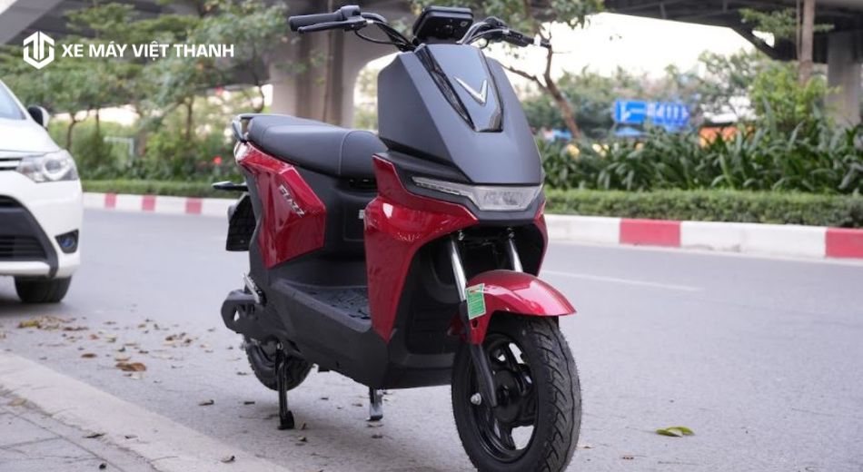 Mẫu xe máy Flazz màu đỏ đen cho nam