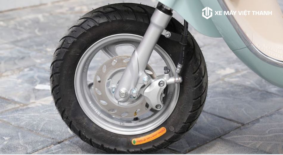 Xe máy điện cần đầy đủ tính năng an toàn