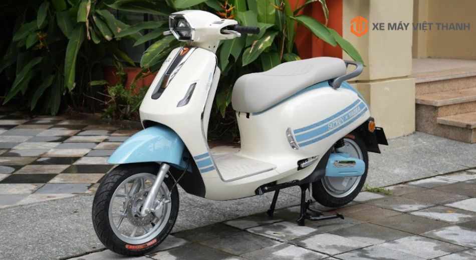 Xe điện sạc pin qua đêm có sao không