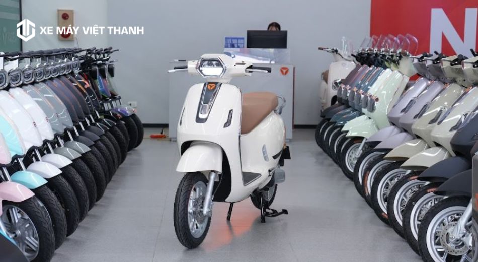 Xe chưa hết điện có nên sạc không