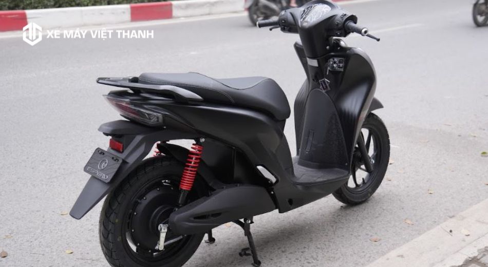 Tiến hành tra dầu mỡ vào phanh hoặc các khớp nối