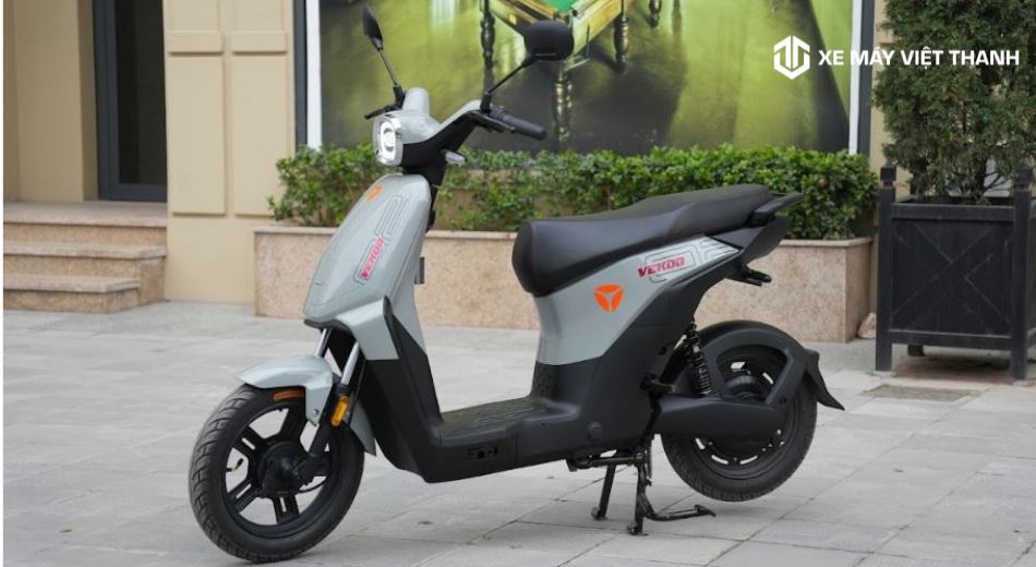 Xe máy điện Yadea Vekoo có bàn đạp
