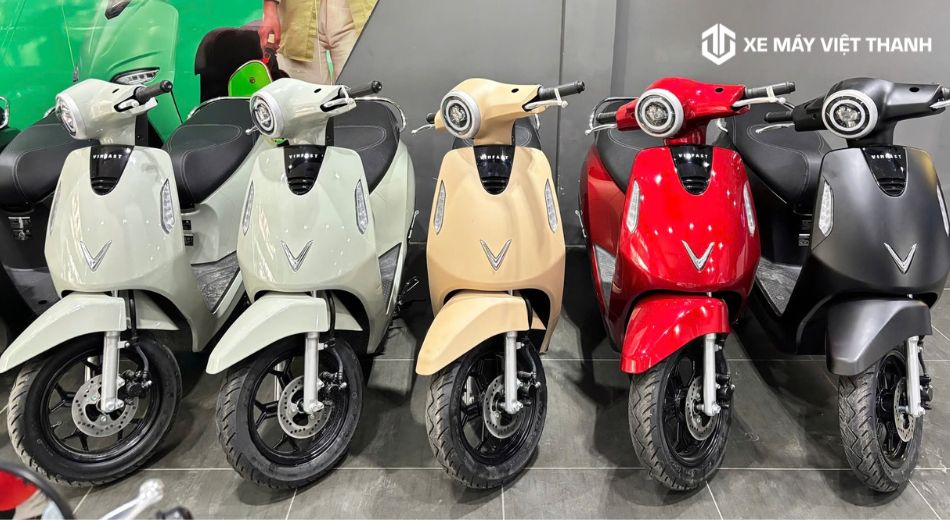 Mẫu xe máy điện Evo Grand đủ màu