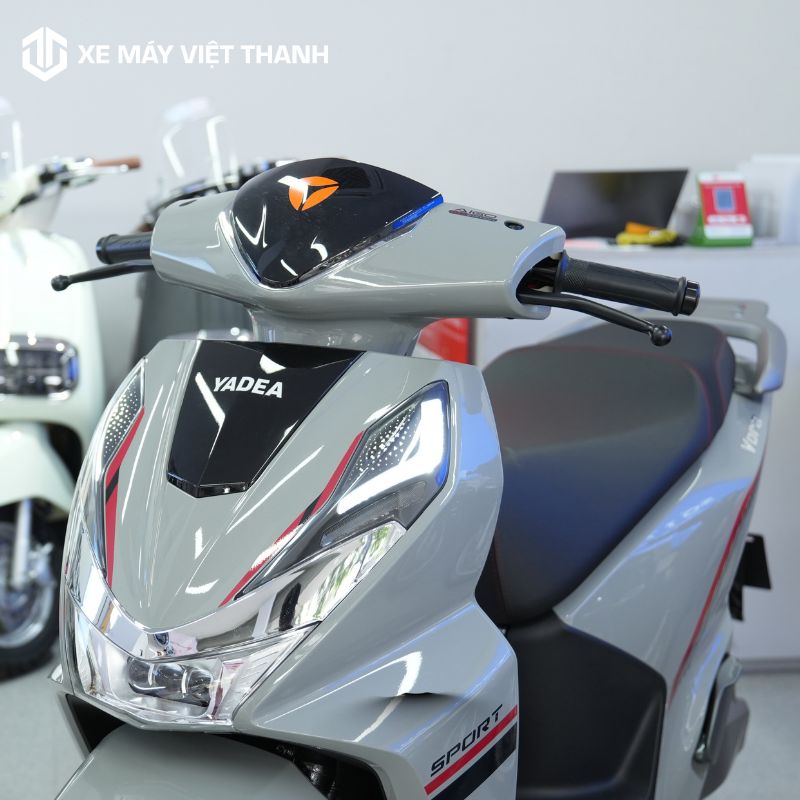 Đèn xe máy điện Yadea Vora xám