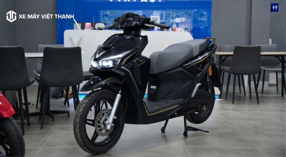Mẫu xe máy điện VinFast Kinet màu đen