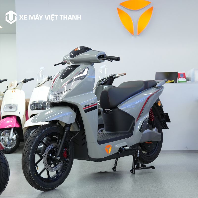 Xe máy điện Yadea Vora xám 02 pin